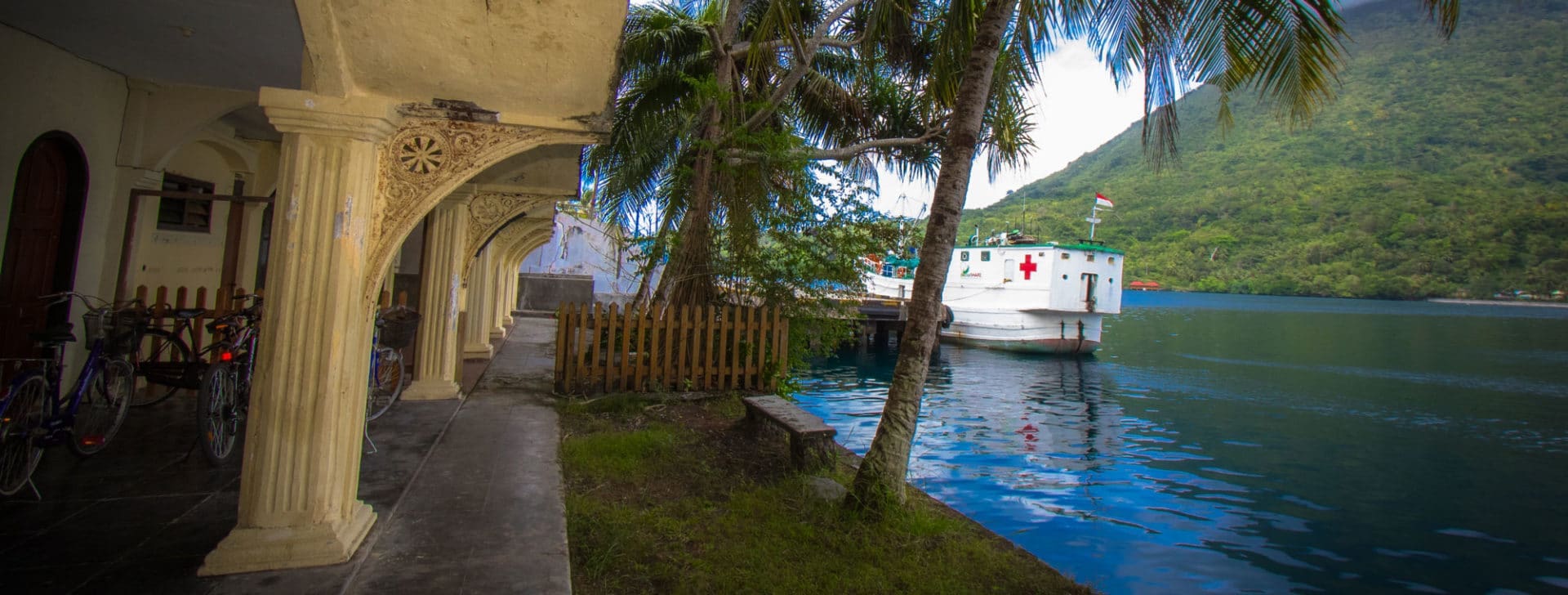 banda harbor | Liveaboard Indonesia | Calico Jack